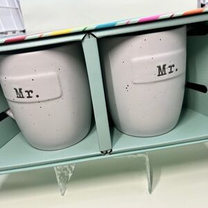 NEW!! Set of 2 18oz mugs, Mr & Mr, in Gift Box